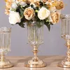 Vase Light Luxury Crystal Glass Vase Nordicスタイルメタルハイエンドリビングルームテレビキャビネットダイニングテーブルの装飾とエレガントなデザイン
