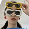 Okulary przeciwsłoneczne cukierki kolor mody okulary słońca luksusowe kobiety 2024 Street strzelanie pikantne dziewczyna urocze jednoczęściowe okulary