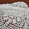 Tableau blanc vintage ovale coureur au crochet coton en dentelle florale