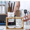 Aufbewahrung Flaschen Keramik -Essstäbchenhalter Haushalt Abfluss Rack Cage hohl Design Holzregal Küchenversorgungswerkzeuge Werkzeuge
