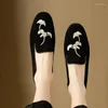 Chaussures décontractées style rétro Broider Flower Mandis Femmes 2024 Printemps Soede en cuir en cuir rond Slip sur les plats Femelles célibataires