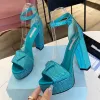 Sandales de luxe Rhinestone Créateurs de plate-forme pour femmes chaussures de robe Classic Triangle Boucle embelli la cheville 13 cm Sandale à talons à talons hauts 34-42