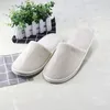 Zapatillas 5Pairs/Lot Men Mujeres Invierno El Desechable Toboganes en casa Travel Spa Zapatos Hospitalidad Calzado de talla Slipper