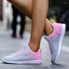 Sapatos casuais tênis respiráveis para mulheres 2024 Moda Moda Solid Color malha de malha Lace Up Mulher calçados femininos