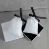 Andra vita bomullsdragning av säckväskor 9x12cm bröllop xmas gynnar party påsar smycken örhängen säck förpackningsarrangör väska