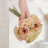 Dekorative Blumen 1 Bündel Romantische künstliche Rosenblume Hochzeit Braut Bouquet Wohnzimmer Dekor Arrangement Seidenprografie Requisite