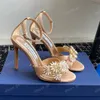 Aquazzura kvinnors kristallkroppade ankel spänne höga häl sandaler satin pvc modes strass kvällsstiletto häl 105mm kvinnor lyxdesigner sandaler med låda