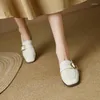 Chaussures décontractées orteil carré boucle simple plates simples dames basiques mules blanches en cuir réel conduisant des plates plates