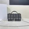 Wysokiej jakości designerskie kobiety torby na torebkę torebki crossbody torba podróżna torebka torebka torba plecaków magnetyczny metalowy wisiorek Diamond Women Crossbody