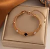 4/quatro folhas de joias de trevo pulseira de ouro para mulheres Cadeia de joias elegantes Presente mais novo Designer de estilista Classic casal Bracelet