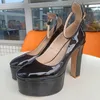 Scarpe da passeggio 2024 Brand Design Pompe Donne Platform Office Ladies Cuci di lusso Fasele Fashion Elegant Woman