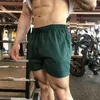 Esportes de shorts de shorts masculinos para homens e mulheres treinamentos elásticos, executando o fitness de três quartos do verão americano