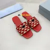 Driehoeken Designer slippers Lage hakken canvas geborduurd zwart rood roze dames sandalen schuim rubberen schimmel glijbaan muilezel mode luxe vrouw dames zomerschoenen