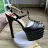 Sandaler Fish Mouth Rivet 16cm High Heel Platform Party Wedding Ball T-Stage Kvinnor KVALITET STOR 43SUMMER KVINNA Kvinna