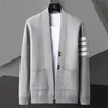 Ponts-pulls masculins 2024 Business d'automne de luxe Business Casual Classic Classic Embroderie de haute qualité Cardigan Men de haut à manches à manches longues confortable M-4XL