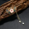 Broşlar Yaratıcı Tasarım Sensesi Moda Doğal Kabuk Çiçeği Broş Yüksek Dereceli İpek Eşarp Düğmesi Antik Elbise Kadın İnci Emaye Pimleri