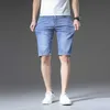 Jeans masculino Jeans de jeans europeus jeans de ponta, shorts masculinos, perna lisa e de ajuste, calças de praia de marca azul claro, elástico 8xja