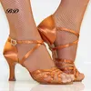 Dans ayakkabıları büyük boyutlu spor ayakkabı markası parti balo salonu ince topuk kahverengi yüksek kaliteli kadın dans kupon aşınma dirençli taban bd 2365