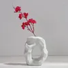 花瓶創造的でスタイリッシュな白いセラミックモダンなミニマリストのリビングルームの装飾家の花