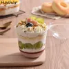 Copas descartáveis canudos 50pcs bolo de plástico transparente com tampa de sorvete de chiclete com comida de chá de cozinha festas de cozinha vasos desajeitáveis