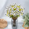 Dekorativa blommor 1branch 3 gafflar konstgjorda siden Daisy Flower Branch för hembord mittstycken arrangemang dekor vita kronblad svart