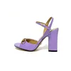 2024 Designer di sandali da donna New Womens Summer Nuova catena con sandali Middle High High Cowhide Gold Goldle Fibbia sandali