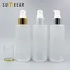 Förvaringsflaskor 100 ml frostat glas emulsion flaska eterisk olja akryl lock press pump huvud flytande fundament tom kosmetik