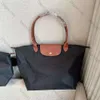 Nouveau concepteur en nylon crossbody sac fourre-tout bouletage de sac à main imperméable sac pour femmes