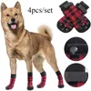 Hundekleidung 4pcs warme Socken nicht rutschfestes Weihnachtsplaid Anti-Slip-Haustier Strick für Welpen mittelgroße Hunde bequem