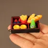 Mutfaklar Yemek Oyun 1set 1 12 Bebek Evi Minyatür Bento Box Meyve Yumurta Tart Fries Reçel Öğle Yemeği Kutusu Mutfak Yemek Oyuncak Bebek Ev Dekor Aksesuarları 2445