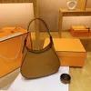 LOJAS Designer de exportação Bags de crossbody saco feminino CLEO Undermail 2024 Novo Método Medieval Stick Netizen Mesmo