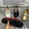 Casual skor mode kvinnor loafers plus size slip på kvinnlig platt designer mullers patent läder