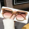 Lunettes de soleil Frames 2024 à la mode petits pare-brise parfumés chaînes de jambe de jambe de femme à la mode pour femmes