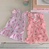 Vêtements pour chien animal d'été robe mince robe pêche rose en peluche en peluche que ours à bouton ouvert chiot belles fournitures de jupe
