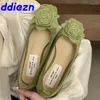 Vestido sapatos femininos calçados verdes mulheres rasas bombas de salto baixo em 2024 Flores de moda femininas saltos escorregadores