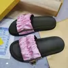 Мужчины Женские дизайнерские тапочки роскошные слайды бренды сандалии Леди Черно -розовый красочный холст.