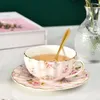 5 Farben Bone China Coffee Tasse Untertasse Löffel eine Set Blumentee Tasse Set Europäische Porzellanbecher und Untertasse für Kaffeetassen Geschenk 240329