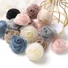 Flores decorativas 5pcs Yarn Cetim Rose Artificial Rose Fake Diy Hairpin Roupas Crafos Acessórios para Casas Decorações de Casamento