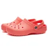 gratis verzending croc dames klomp designer sandalen kinderen schoenen mannen dames slippers glijbanen ontsnappen klassieke heren triple zwart witte waterdichte schoenen verpleegkunde