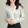 Bloups feminina Camisa de estilo chinês de Satin Satin para mulheres de seda Vintage Floral Clothing Loose T-decote em V Primavera e verão