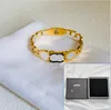 Des créateurs de bracelet plaqué or de luxe de haute qualité conçoivent des cadeaux de bracelet charmant pour les femmes bracelet de luxe à la mode avec des cadeaux exquis en boîte