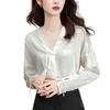 Bloups feminina Camisa de estilo chinês de Satin Satin para mulheres de seda Vintage Floral Clothing Loose T-decote em V Primavera e verão