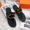 Kvinnors flip flops tofflor bokstavskylt dekorativ sillben glider 2024 nya sandaler sommarplatta skor