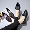 Casual Shoes 2024 Women's Flat Bow Decor Pointed Toe Loafers Bourgogne Patent Leather Shallow Mouth bekväma damer