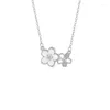 Kedjor Gioio Titanium Steel Necklace Cherry Blossom för kvinnor Ins Light Luxury Minority Simple All-Match Flower Pendant Chain