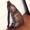 Männer echtes Leder Cowhide Vintage Sling Single Brust Back Day Pack Reise berühmte Casual Cross Body Messenger Umhängetasche 240402