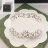 Klassische Vogue Womens Dessinger Brosche Anzug Pin Perlenbrief Broschen berühmte Marke Fashion Crystal Jewelry Kleidung Dekoration Accessoires Geschenk mit Schachtel