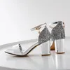 Luksusowe buty letnie Sandały Panie 2024 Moda eleganckie złote srebrne czerwone obcasy buty weselne dla kobiet klapki 240328