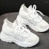 Fitnessschuhe Frauen Mode -Sneaker für weiße Plattform Chunky Casual Woman Schnüre Designer Mesh atmungsaktiven Tennisinnen weibliche Trainer