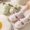 Slippers schattige kleine wol katoen dames winter 2024 dieren schapen uit het kader van het kader van het warme zachte zool anti slip pluche